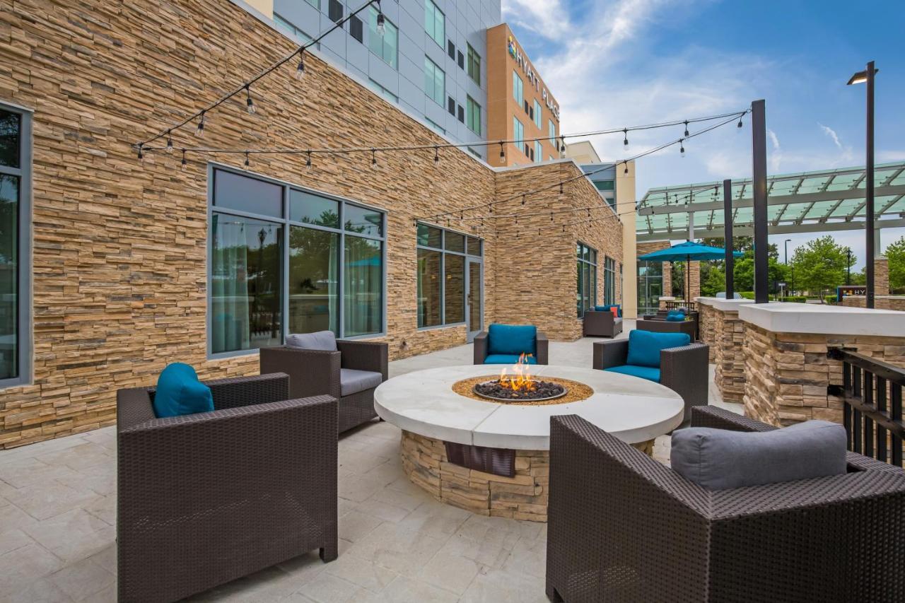 Hyatt Place Hampton Convention Center Exterior foto